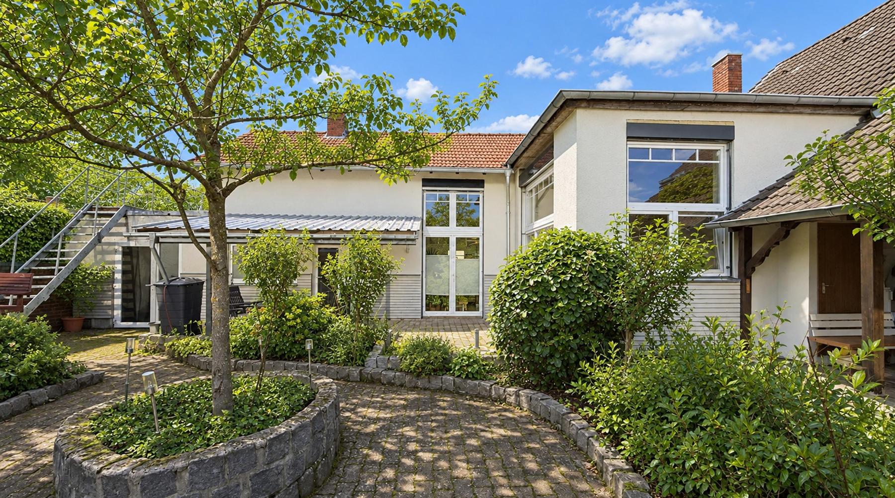 3-Parteienhaus mit Charme, Historie und solider Renditeperspektive